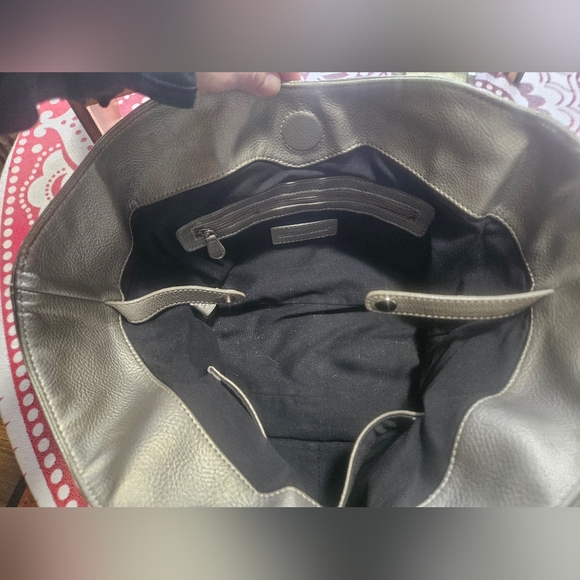 Tignanello Leather Metallic Silver Handbag And Wallet Set - Picture 5 of 16